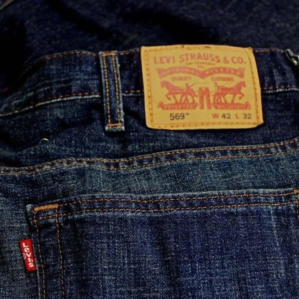 Levi’s 569 Loose Fit Jeans Straight Leg Dark Wash Men's Size 42 X 31.5 (Altered)